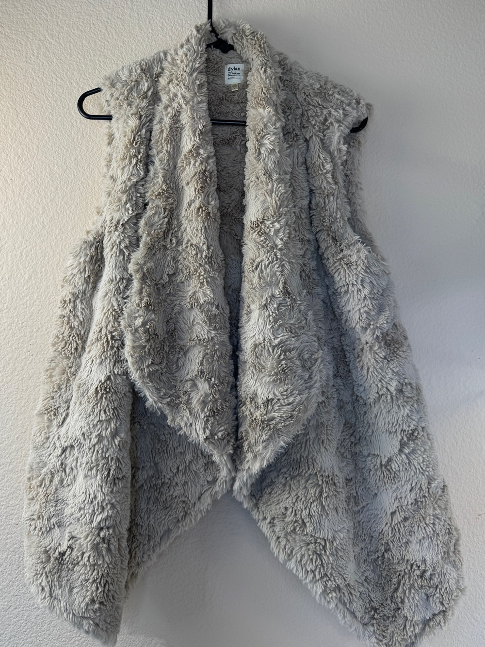  Dylan Women’s Faux Fur Open Front Vest Size Large Gray Taupe Cozy Boho